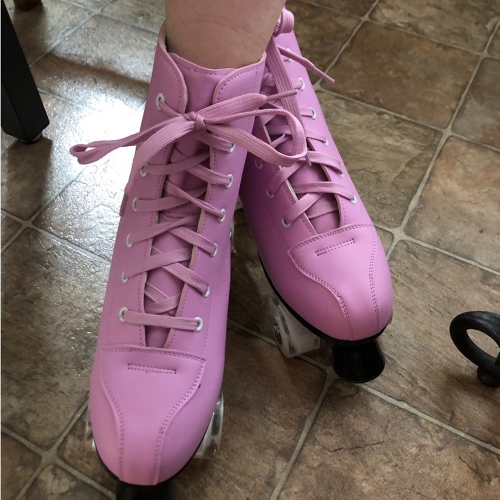 Womens Roller Skates Size 10 (tts) with all pads and carry case.